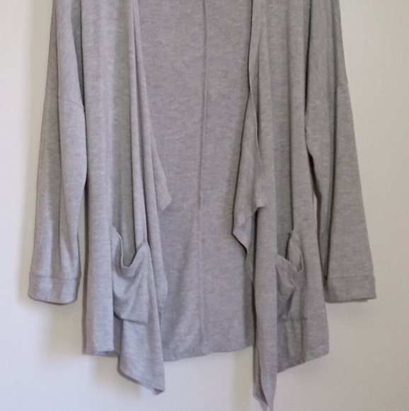 Lightweight jersey knit waterfall lounging cardigan with patch pockets - Picture 2 of 7
